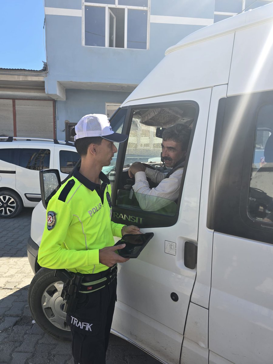 Kaymakamlığımız koordinesinde İlçe Emniyet Müdürlüğü ve İlçe Jandarma Komutanlığı ekiplerince, Geleceğimizin teminatı olan öğrencilerimizin güvenliği için okul servislerine yönelik denetimler yapıldı.