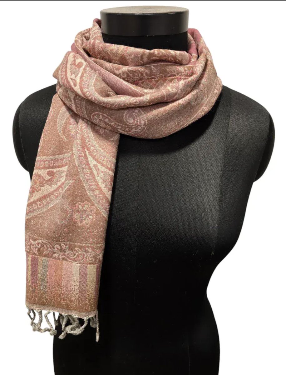 Conceptsource's tweet image. Wrap yourself in elegance 🧣✨
Our Beige &amp;amp; Old Pink Narrow Lambswool Scarf is perfect for adding a soft, stylish touch to any outfit

Shop now 👉 zurl.co/hNIR4

#ConceptsKart #LambswoolScarf #WinterStyle #CozyChic #FashionAccessories #SoftAndStylish #WardrobeEssentials