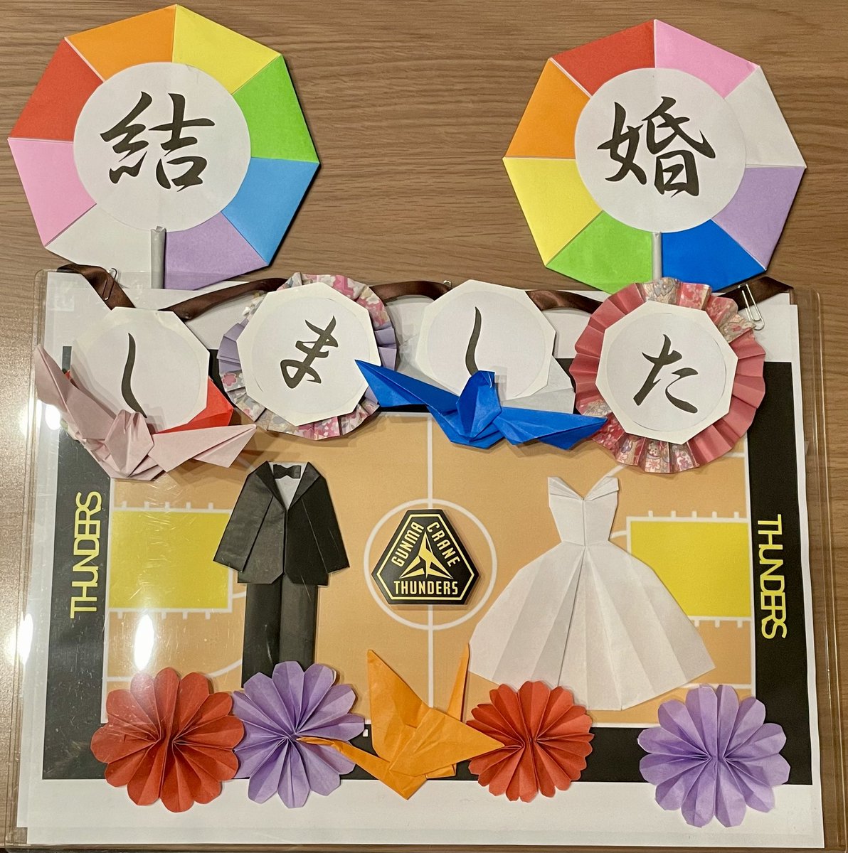 leafhappaaa's tweet image. 本日入籍し、群馬県民になりました。
バスケをきっかけに念願の群馬にまた戻ってきました。夢が叶いました✨😭
群馬の皆様改めてどうぞよろしくお願いします🙇🙇‍♀️
このボード思ったよりサンダーズのコートになったのではと思ってますがどうでしょうか…🫣笑