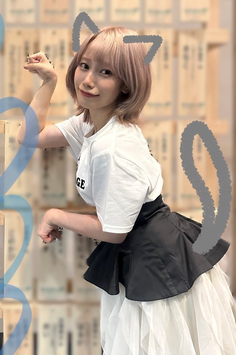 Sorata10101's tweet image. どの家の子猫ちゃんなの？引き取り手いなければ拾って帰るわ（手を伸ばす）
#りこのトリコ 
#トリコのりこ