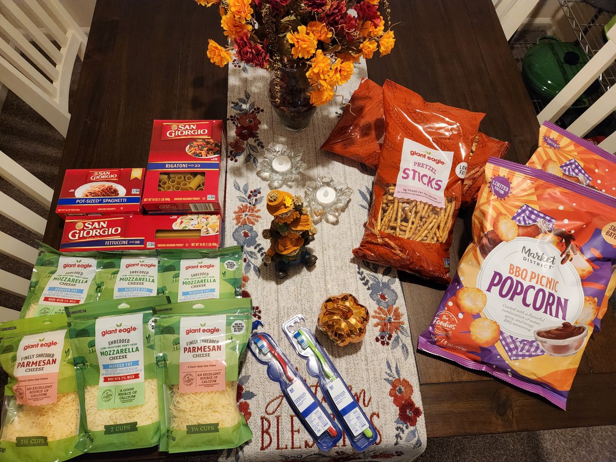 Good morning ☔️☔️ ☕️☕️

L👀k Dollar Days <a href="/MarketDistrict/">Market District</a> <a href="/GiantEagle/">Giant Eagle, Inc.</a> 🛒🛒🛒

Every item shown is just $1 (each) this week 😁 

Not my fall decor 😜