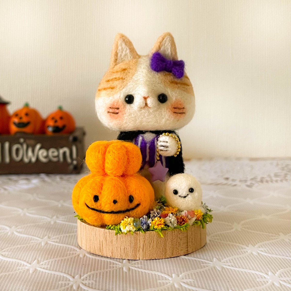 羊毛フェルトで【茶白猫さんのハッピーハロウィン】を
作りました♪
今宵はハロウィン「お菓子をくれないといたずらしちゃうよ」
ハッピーハロウィン👻

先ほどminneさんの方へ出品しましたので
宜しかったら覗いて見て下さい♪