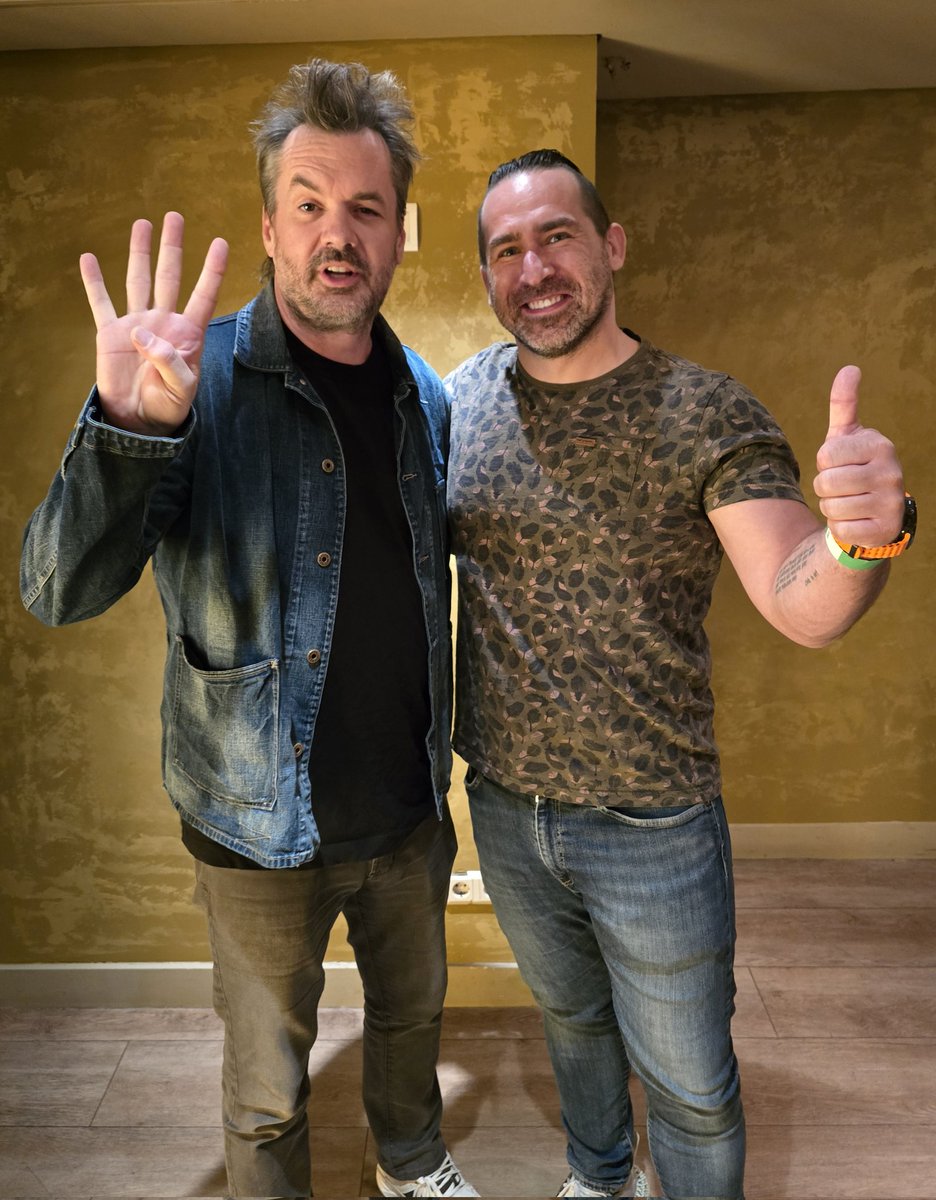fooctrl's tweet image. Turning 40 is a big milestone, my wife&apos;s gift to me?

VIP 1st row seats + meeting @jimjefferies backstage at Son of a Carpenter tour in Amsterdam 👌

Also, @AmosGill22, you&apos;ll hear more of him in stand-up comedy world. What an opener!

Thank you all for an unforgettable night! 🫡