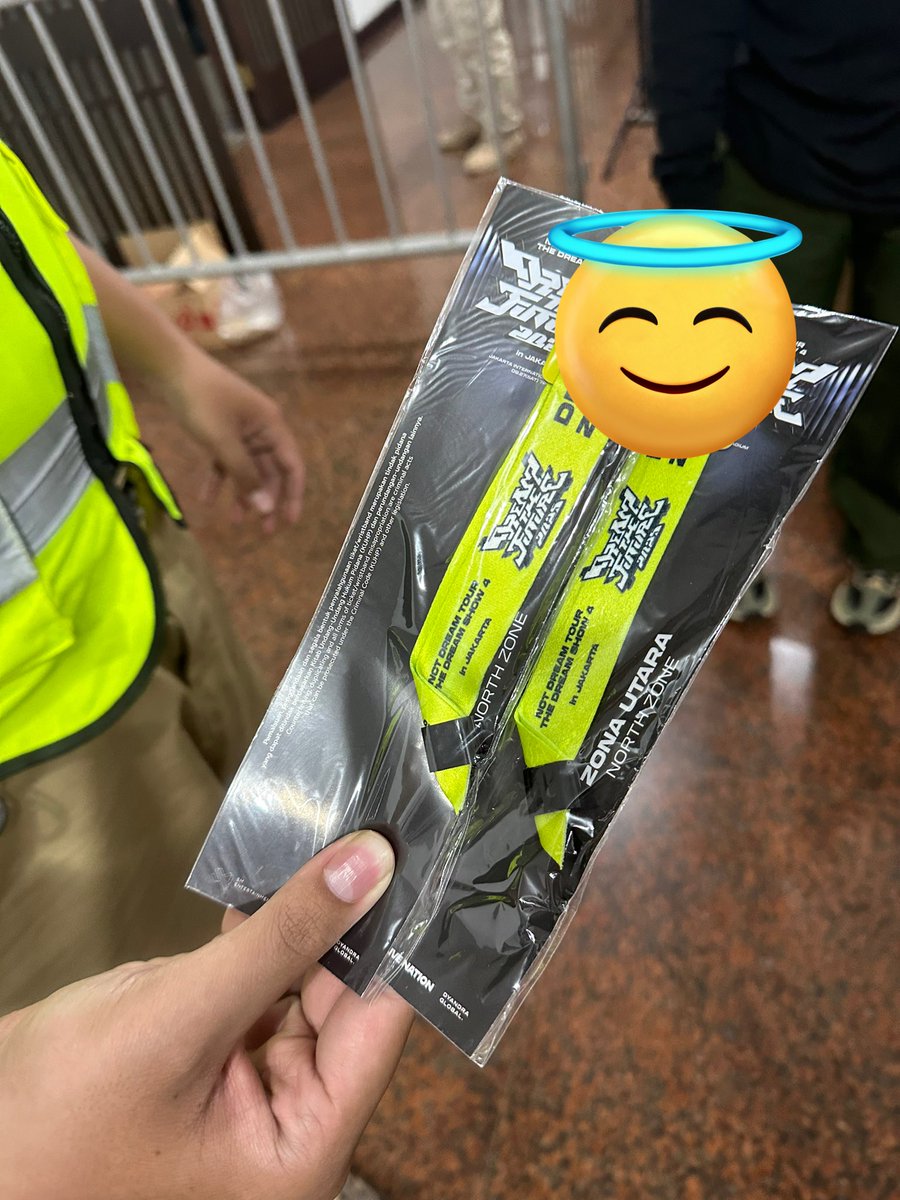 HELP &amp; RT 

Barusan aku nemuin tix dreamzone di tangga sebelum pintu exit, bagi yang merasa kehilangan bisa dm aku ya snnya apa, takut ada yang ngaku2, thank you🙏🏻 

tag tiket hilang tds 4 jakarta
#TDS4inJAKARTA 
#THEDREAMSHOW4_in_JAKARTA