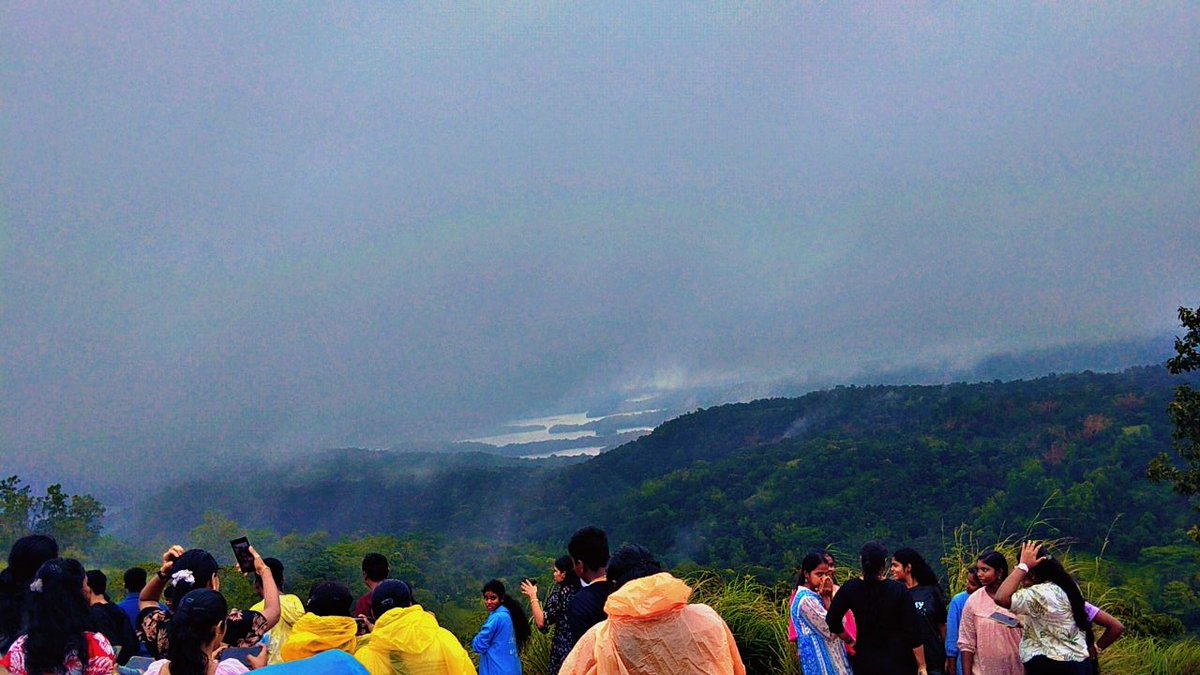 yuvanya_'s tweet image. Where's your favorite mountain view?
High on Nature.
#TravelGoals #Wanderlust #MountainViews