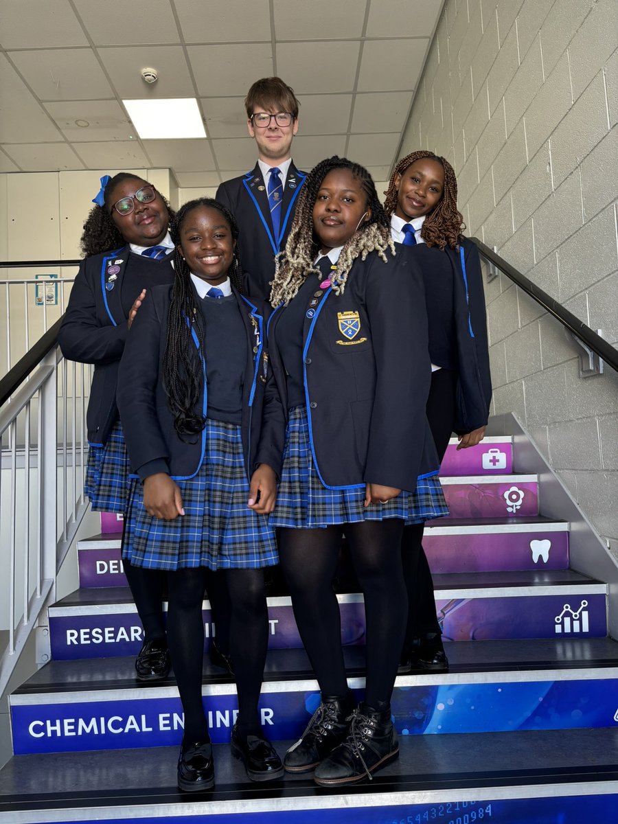 Our first ever STEM leader 7s (one missing from photo) have now completed their initial training session and are now starting to plan and prepare for their research projects. What an amazing group ⭐️ ⭐️ ⭐️ ⭐️⭐️⭐️
<a href="/StAndrewsRCSec/">St Andrew's Secondary School</a> <a href="/YoungSTEMLeader/">Young STEM Leader</a>