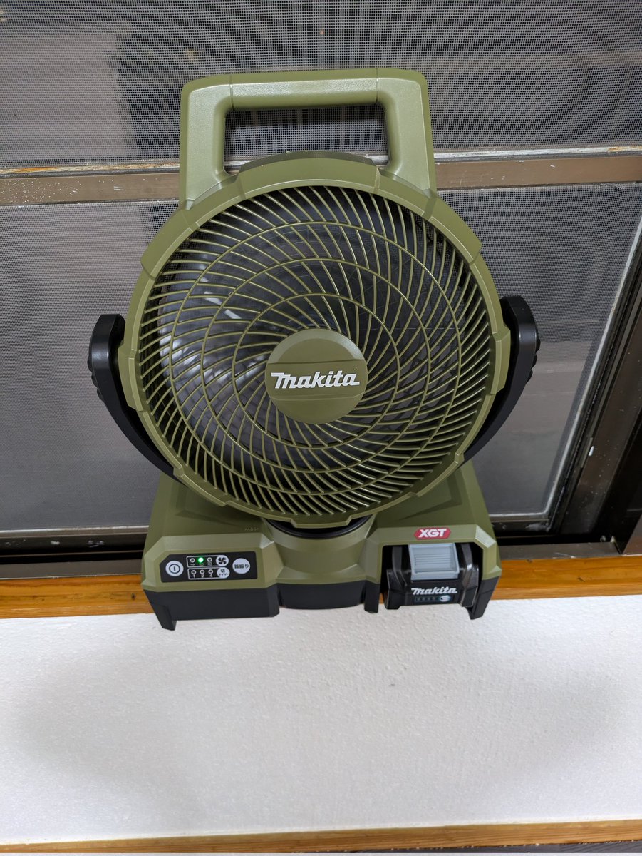 充電式の扇風機買ったんだけど、これ現場で充電して家で使ってたら電気代かからない説🤣w