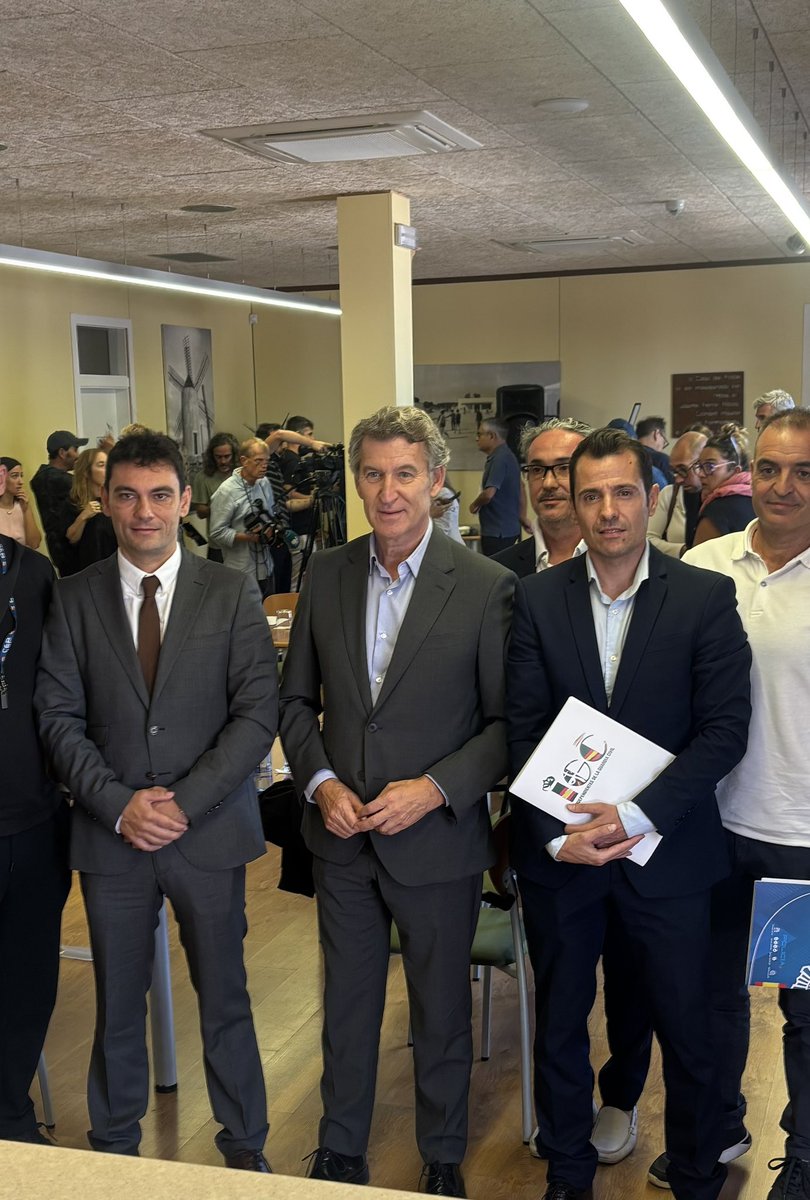 IGC NACIONAL (@_igc_) on Twitter photo Hoy nos henos reunido en #Formetera
con el <a href="/ppbalears/">PP Balears</a> , encabezado por el presidente del PP <a href="/NunezFeijoo/">Alberto Núñez Feijóo</a> , <a href="/MargaProhens/">Marga Prohens</a> y los máximos responsables políticos de Baleares. Hemos expuesto las necesidades de los GC en materia de #inmigración ilegal y una #InsularidadDigna Hoy nos henos reunido en #Formetera
con el <a href="/ppbalears/">PP Balears</a> , encabezado por el presidente del PP <a href="/NunezFeijoo/">Alberto Núñez Feijóo</a> , <a href="/MargaProhens/">Marga Prohens</a> y los máximos responsables políticos de Baleares. Hemos expuesto las necesidades de los GC en materia de #inmigración ilegal y una #InsularidadDigna