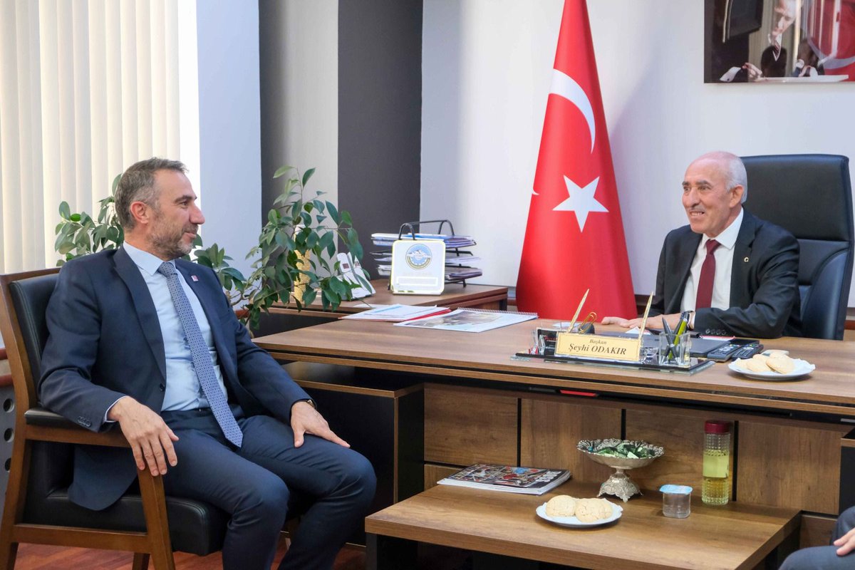 Yönetim Kurulu Üyelerimiz ile birlikte Esnaf ve Sanatkârlar Odaları Birliği Başkanı Şeyhi Odakır’ı ziyaret ederek Ahilik Haftası’nı tebrik ettik.

Ahilik kültürü, kardeşlik, dayanışma ve dürüst ticaretin simgesidir.
Bu değerlerin yaşatılması için emek veren tüm esnaf ve