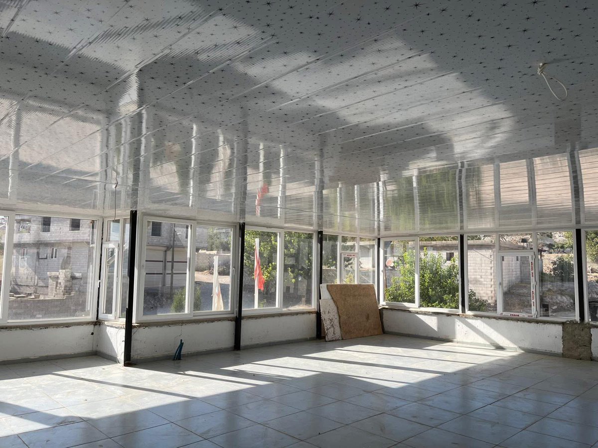 Belediyemiz Fen İşleri Müdürlüğü ekiplerimiz tarafından, depremde ağır hasar gören Sarıl Mahallemiz Taziye Evi’nin çatısı ile genel bakım ve onarımı, Belediye Başkanımız Sayın Av. Haydar İKİZER’in talimatları doğrultusunda yapılmıştır.

Mahallemize hayırlı ve uğurlu olsun.