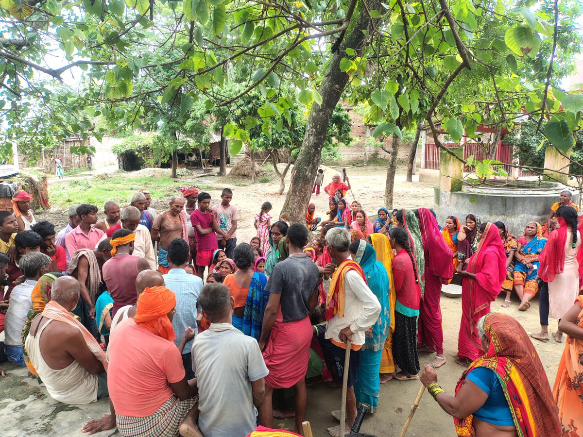 LSBA_WChamparn's tweet photo. बगहा-1 प्रखण्ड अंतर्गत भैरोगंज पंचायत में #SwachhataHiSeva2025 के तहत स्वच्छता चौपाल का आयोजन कर स्वच्छता के प्रति समुदाय को जागरूक किया गया।
 #swachhotsav 
#SHS2025 
@dmbettiah @BiharRDD @IPRDBihar @LSBA_Bihar @PIB_Patna @PRD_Bihar @rajeevjauhari1 @swachhbharat https://t.co/BSEio5Lm6T