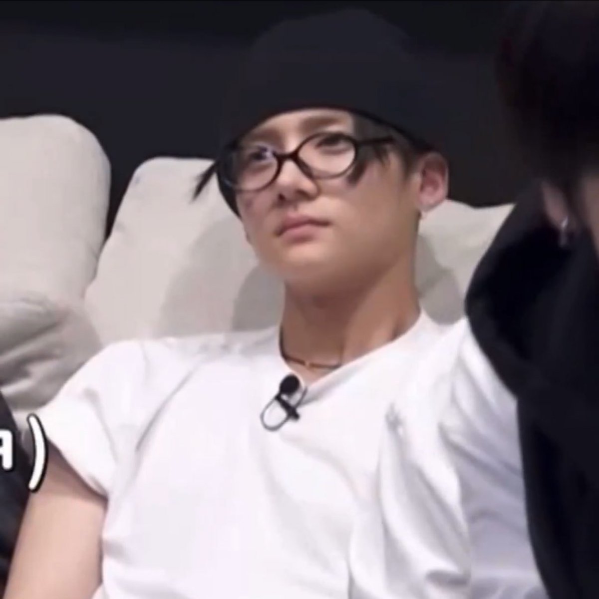 wonxinlcver's tweet photo. wait bc… are these the same glasses ??? https://t.co/eI4dKZCWfK