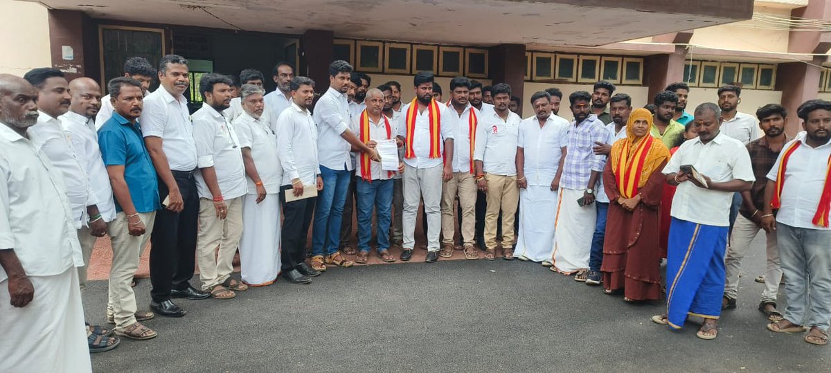 TVK_DGL_East's tweet photo. *சற்றுமுன்* 

*மக்கள் விரும்பும் முதல்வர் வேட்பாளர் தளபதி அவர்களின் அறிவுறுத்தலின் படி*
 
*கழகப் பொதுச் செயலாளர் அன்பு அ���்ணன் புஸ்ஸி N.ஆனந்த்* அவர்களின் வழிகாட்டுதல் படி 

 *தமிழக வெற்றிக் கழகத் தலைவர் தளபதி அவர்களின் அரசியல் பிரச்சார சுற்றுப் பயணத்திற்காக திண்டுக்கல் https://t.co/vo7UmzNl4O
