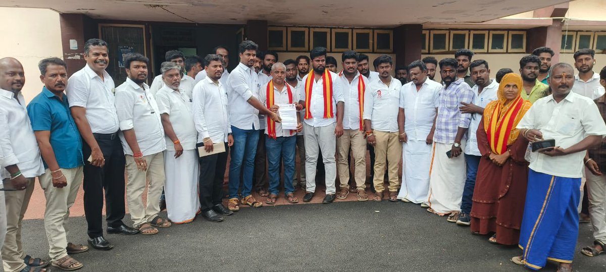 TVK_DGL_East's tweet photo. *சற்றுமுன்* 

*மக்கள் விரும்பும் முதல்வர் வேட்பாளர் தளபதி அவர்களின் அறிவுறுத்தலின் படி*
 
*கழகப் பொதுச் செயலாளர் அன்பு அ���்ணன் புஸ்ஸி N.ஆனந்த்* அவர்களின் வழிகாட்டுதல் படி 

 *தமிழக வெற்றிக் கழகத் தலைவர் தளபதி அவர்களின் அரசியல் பிரச்சார சுற்றுப் பயணத்திற்காக திண்டுக்கல் https://t.co/vo7UmzNl4O