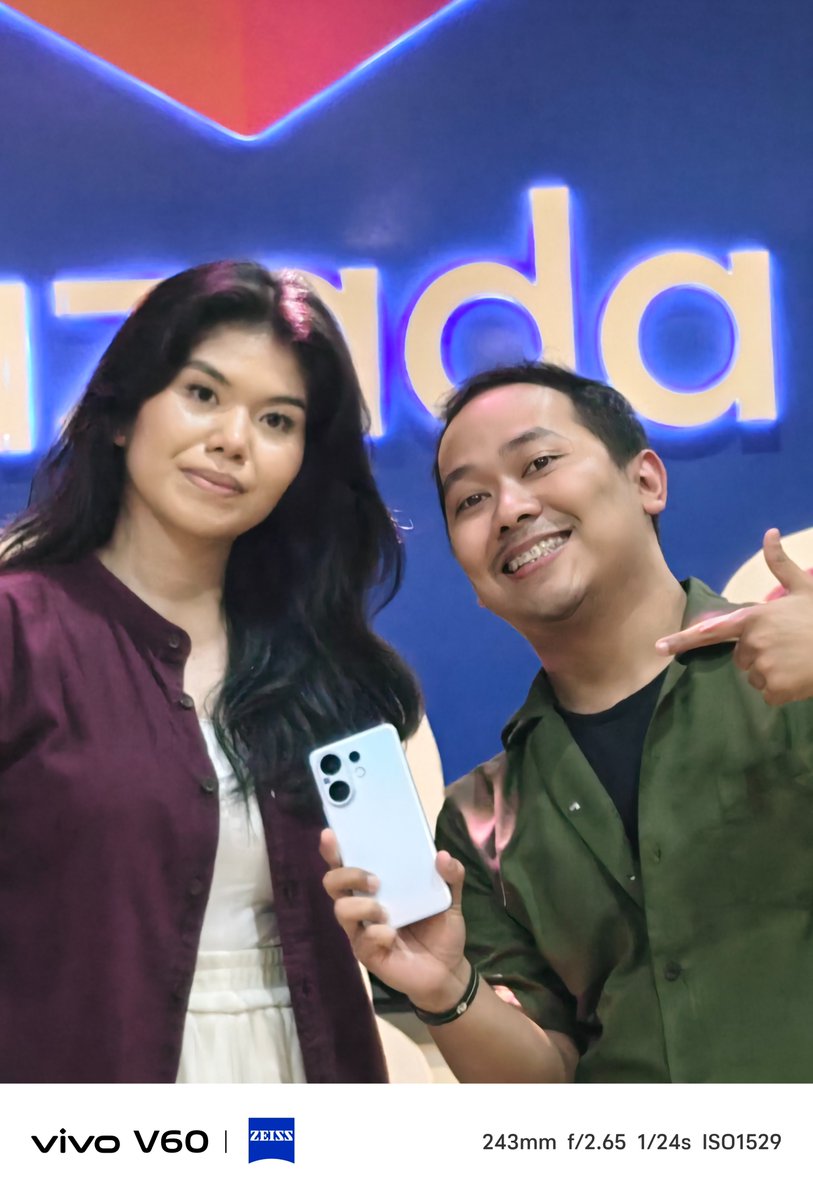 vivo_indonesia's tweet photo. Catch the party details with 10x Zoom ZEISS Telephoto
1x 10x
#vivoV60 #UpClosefromAfar #FestiV60 https://t.co/0pUI5XP08l
