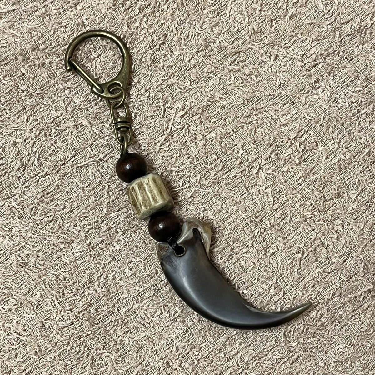 ペンダント用の熊爪が入手困難に、その訳は、業者が中華料理用に手足を