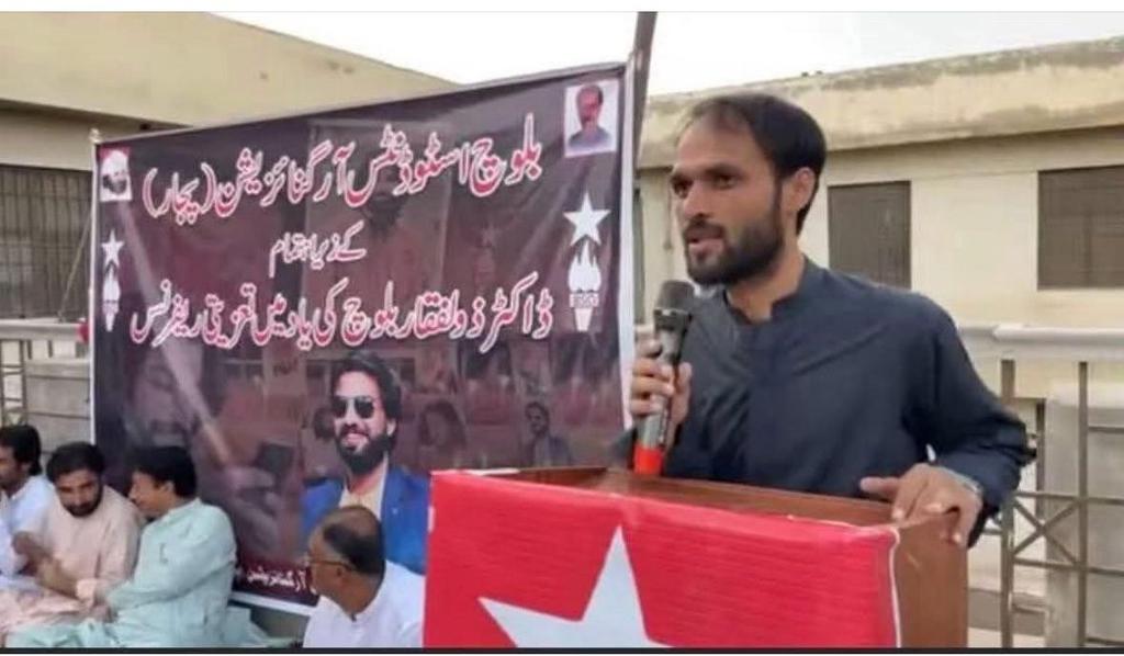 چیئرمین زبیر بلوچ ایڈوکیٹ کا قاتل پاکستانی ریاست ہےجس نے راکٹوں سے چیئرمین کے گھر پر حملہ کیاچیئرمین تو ایک پرامن سیاسی لیڈر تھا جو ہمیشہ بلوچستان کی محرموں اور جبری گمشدگیوں پر بات کرتا تھا ریاست نے چیئرمین کو شیہد کرکے یہ پیغام دیا ہے کہ یہاں پرامن جدوجہد کیلے بھی کوئی جگہ نہیں