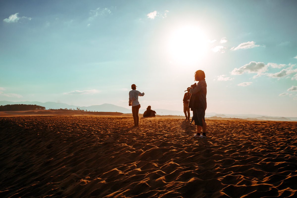 Ah_Jubran_'s tweet image. 日本に住んで7年、東京を拠点に北から南まで旅をしながら建築を巡り、日本文化の多様さを体感してきました。
特に心惹かれたのは、地域ごとに異なる空気感と、それが文化に与える影響です。

その多彩な雰囲気こそが、日本のゲームやアニメに季節感あふれる舞台が多い理由だと思います。…