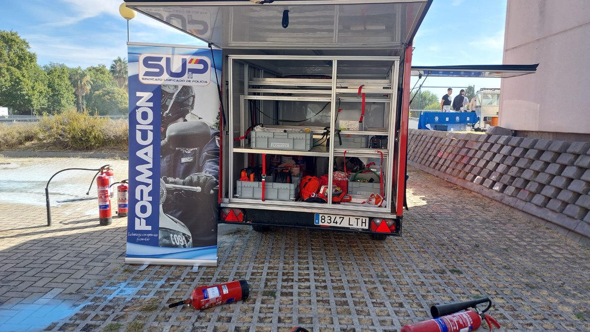 supmadrid's tweet image. 📆 Hoy arrancan las prácticas del curso de coordinación operativa con @BomberosMadrid 🚒 ¿Te atreverías a entrar en una casa llena de humo para salvar una vida? 🔥#ProfesiónDeRiesgo

 🚓 Afíliate y vive la experiencia con nosotros ‼️  #SupLíderEnFormacíon