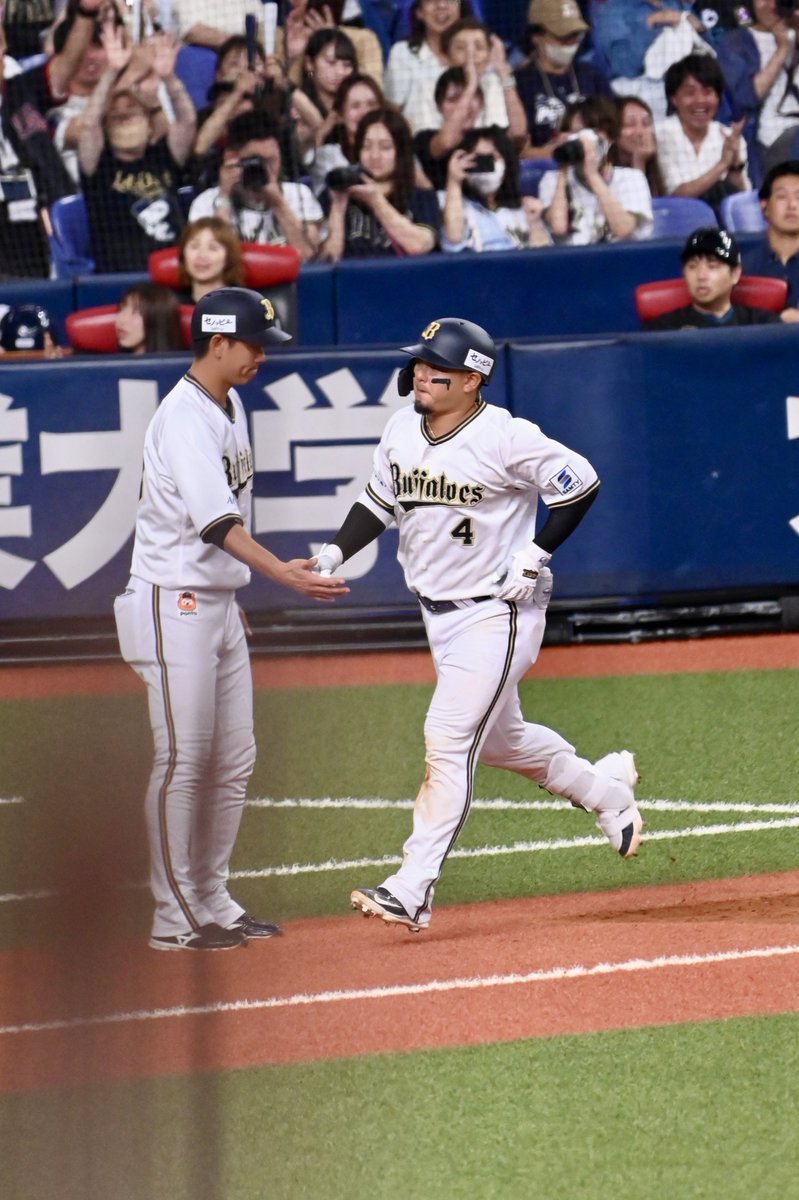 森友哉選手　スパイク オリックス・バファローズ #4 森 友哉（もり ともや）の使用