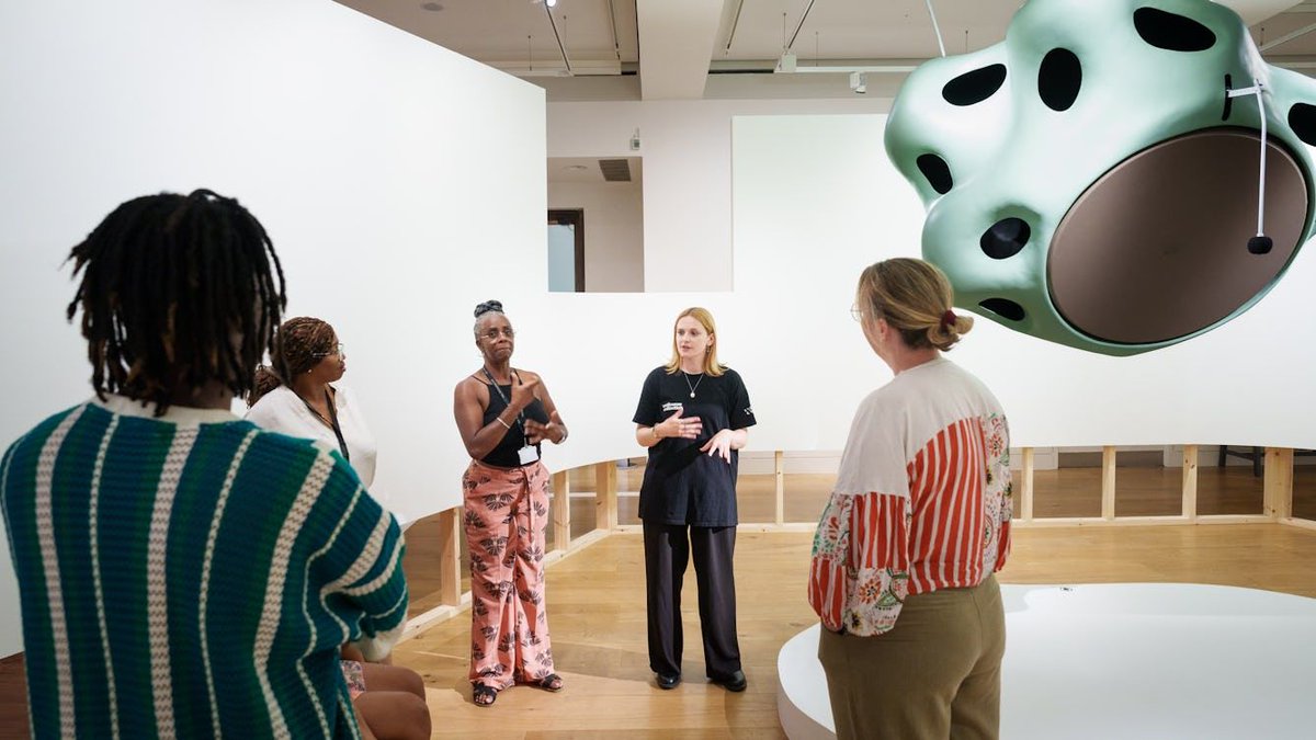 SignedCulture's tweet image. Code-Switchers 2nd Oct 6.30pm Wellcome Collection, London #BSLinterpreted
A gallery-based talk about code-switching btwn sign languages - eg African-American SL with ASL, and more! Meet at the Information Point when you arrive.
buff.ly/EWwZJIH