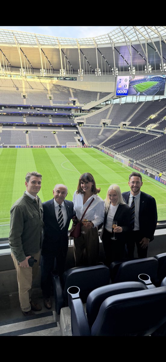 The trophy team commence the cup run with a W <a href="/ossieardiles7/">Osvaldo Ardiles</a> <a href="/JackWaldouck/">Jack Waldouck</a>