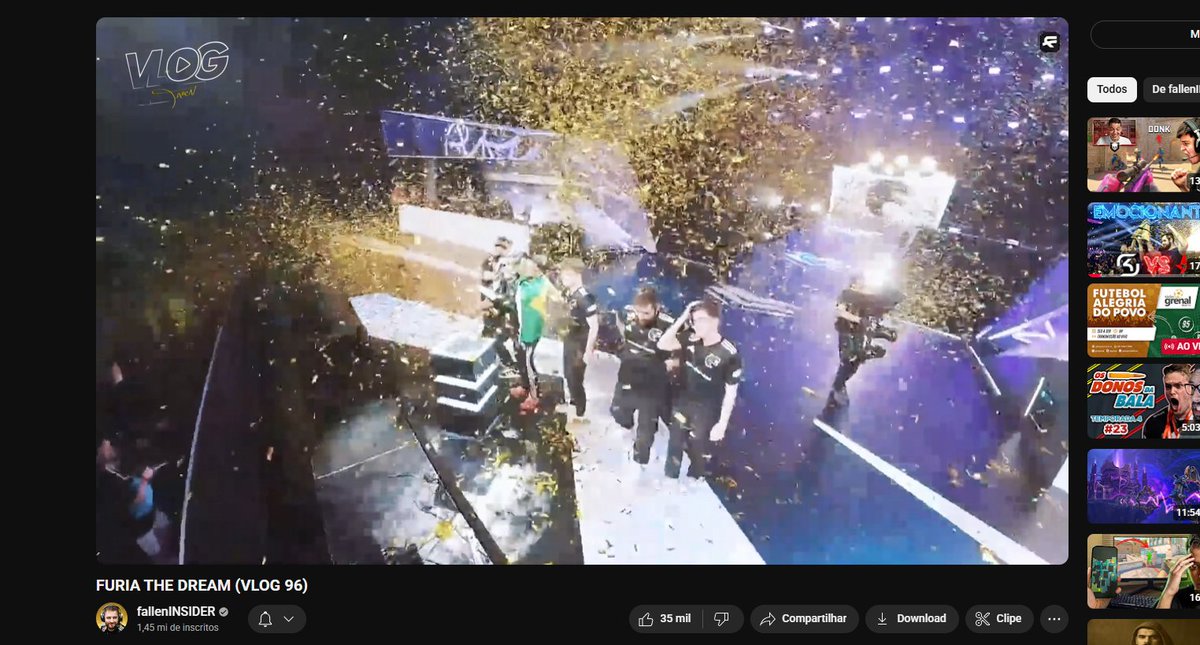 Ela entrou no quarto e perguntou: "Amor, por que você está chorando?"