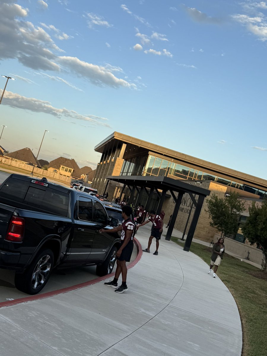 Kevin Molander, M. Ed. (@mrmolander) on Twitter photo Our Blue Jays love having <a href="/SC_BulldogFB/">Summer Creek Football</a> on campus! Thank you <a href="/HumbleISD_SCHS/">Summer Creek High</a> for sending them our way! <a href="/HumbleISD_ACE/">Autumn Creek Elementary</a> #VerticalPower Our Blue Jays love having <a href="/SC_BulldogFB/">Summer Creek Football</a> on campus! Thank you <a href="/HumbleISD_SCHS/">Summer Creek High</a> for sending them our way! <a href="/HumbleISD_ACE/">Autumn Creek Elementary</a> #VerticalPower