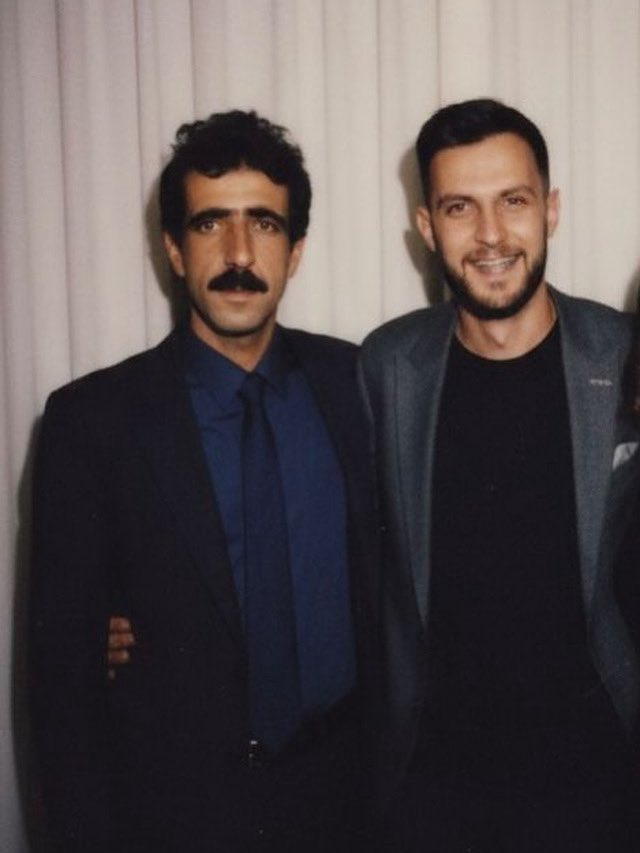 kargiilhan's tweet photo. bir çocuğun, babasıyla tek fotoğrafının yapay zeka sayesinde bulunmasını nasıl anlatabilirim bilmiyorum.

‘varlığıyla çok şey öğretir, yokluğuyla daha çok. ‘baba’ dediğinde de zaten yarım kalmış bir kelimedir.

altmış yedinci yaş günün kutlu olsun.

Nur içinde yat Kargı Mehmet. https://t.co/vTHkC0JyGz