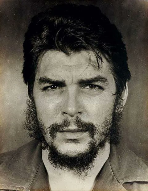 Özgürlüğün en büyük düşmanı, halinden memnun olan kölelerdir.

"Che Guevara"