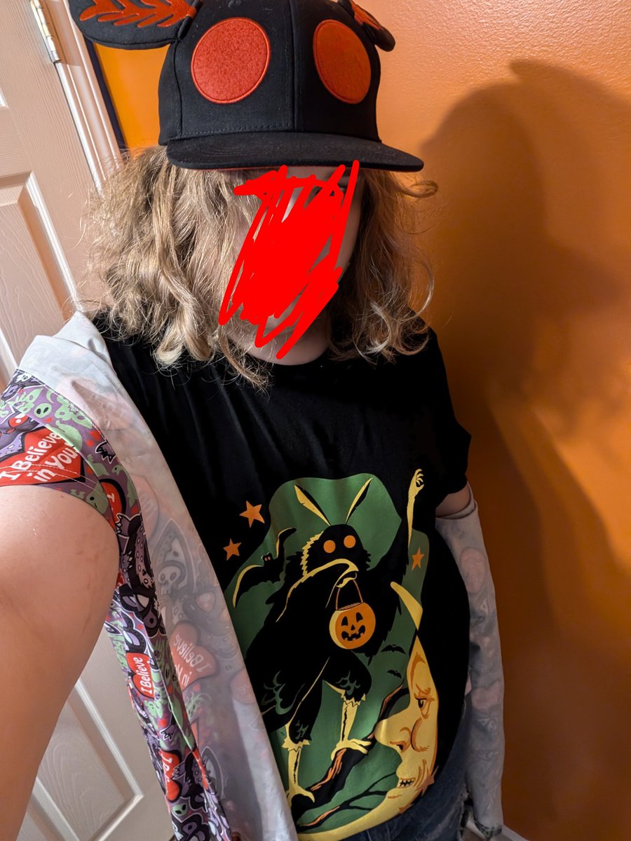 mothbylamplight's tweet photo. Fuck my mothman ass life bro #mothposting

I am by no means a stylish person but I like this outfit ;3 
(+Showing off a new shirt ...) https://t.co/bjcnmrlWyb