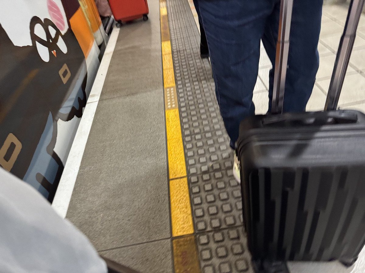 台中來北部找我的大叔
竟然是拖著行李箱來的🤣
是打算住幾天呀
我會笑死 https://t.co/FMRq3trttp