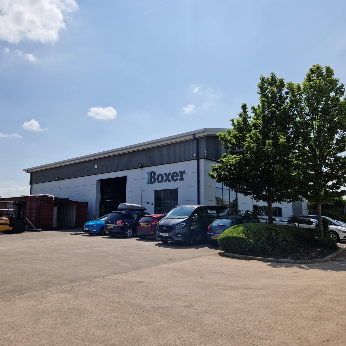 boxer_design's tweet image. Not sure how many more sunny views we’ll get in Manchester this year but we’ll take what we can get! Meanwhile work continues behind the scenes ⁦@boxer_design⁩ HQ! Our website with full machinery range: boxer-design.co.uk #mfg #sheetmetal #rollforming #industrialmetal