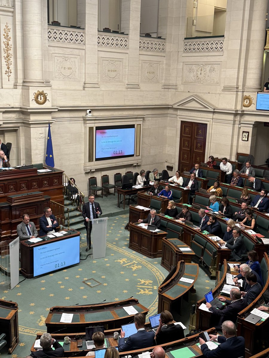 L’#Arizona choisit de fragiliser la #Sécu pour protéger les très gros salaires ! Avec le MR et les Engagés, c’est deux poids deux mesures : bloquer les #salaires pour tout le monde sauf pour les plus riches. Un gouvernement fort avec les faibles, faible avec les forts.