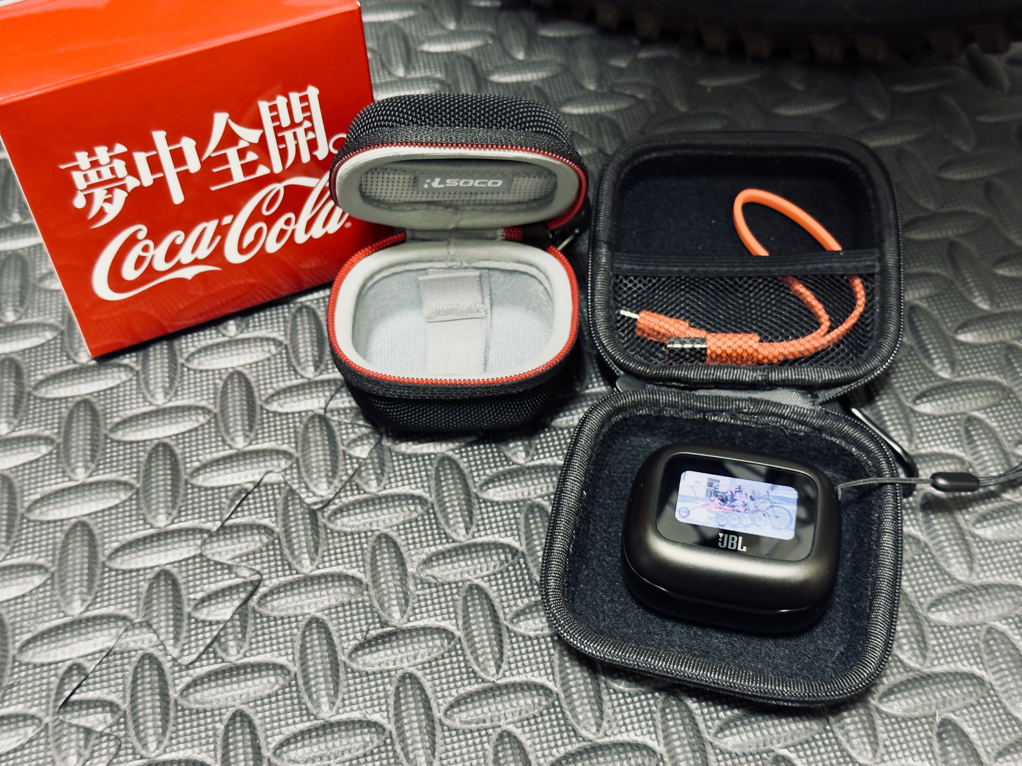 非売品】当選品 XGオリジナルイヤホンケース Coca-Cola 黒1点 XG