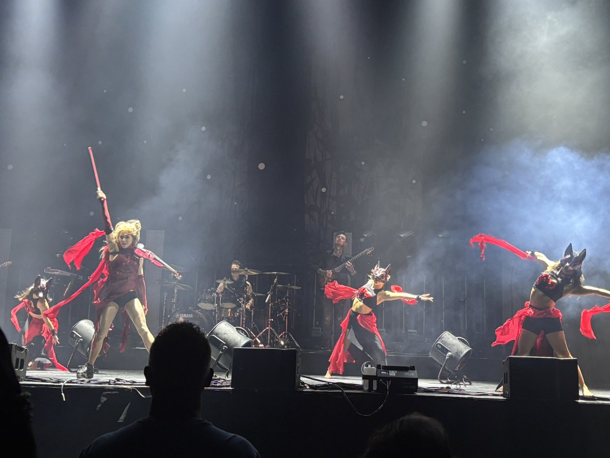 MitchP1983's tweet image. Amazing performance from @LindseyStirling last night at the @AEPowerHouseCR in #CedarRapids ! Incredible to watch what she does on stage all while absolutely slaying on the violin! Great show! #neverestdualitytour #violin #LindseyStirling