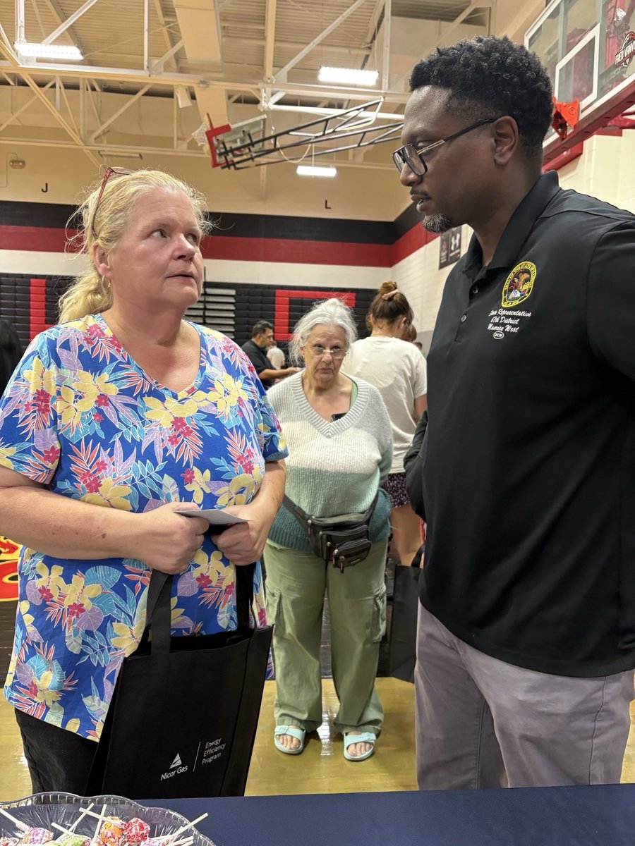 StateRepWEST's tweet image. Over 200 families came out last night to connect with resources and left with bags of free groceries! 

Huge thank you to everyone who made the Nicor Resource Fair a success—this is what community impact looks like.

 #CommunityFirst #NicorResourceFair