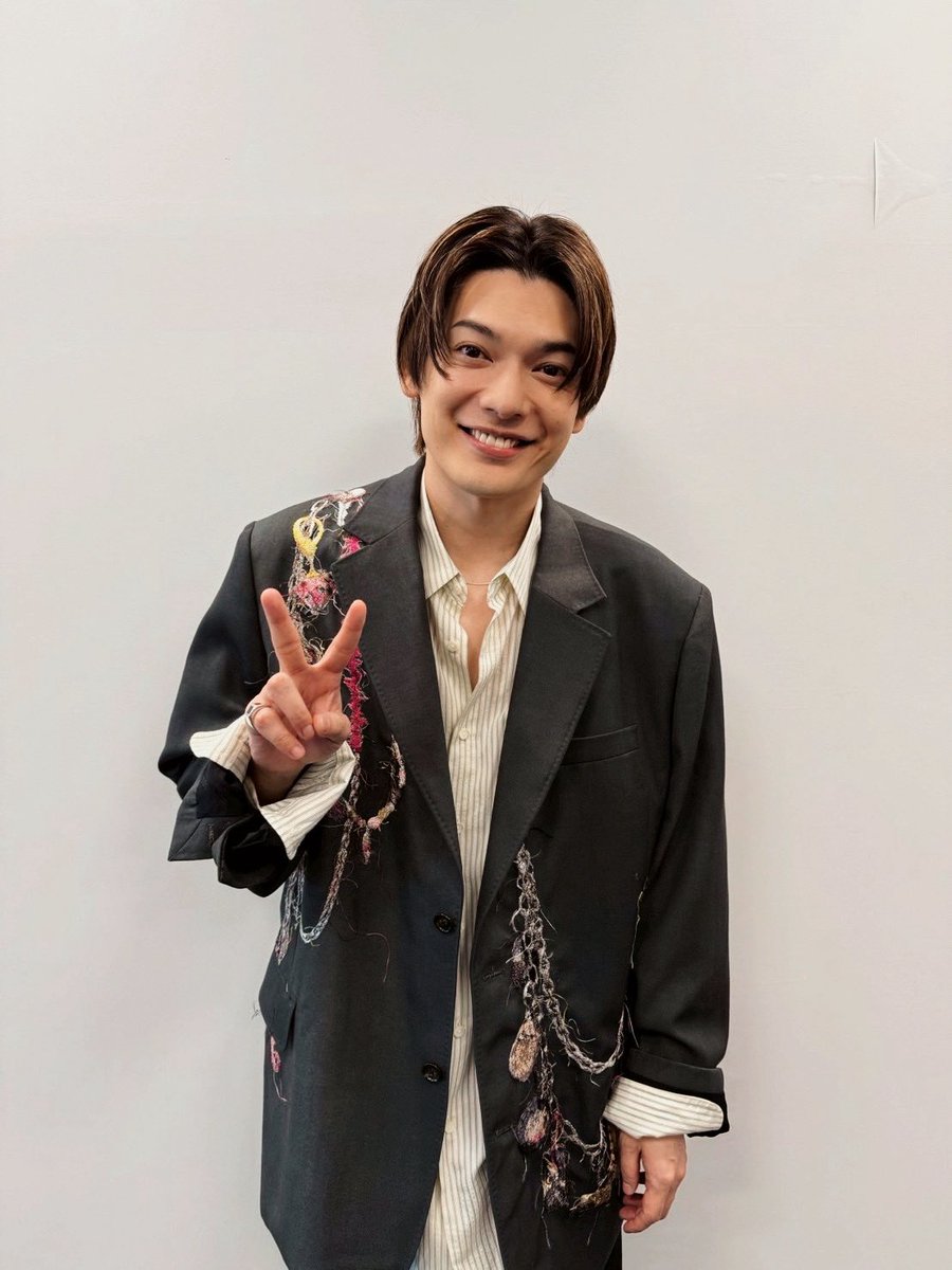 舞台 #BEASTARS 
いよいよ劇場入りとなります。

「共存」
孤独にならないこと。
誰かに甘える瞬間があっていい。

生き物として大切なことを
教えてもらっている気がします。

CUT10月号でも
BEASTARSの魅力を
沢山語らせていただいています。

劇場でお待ちしております🐺🦌🐇🐕🐺