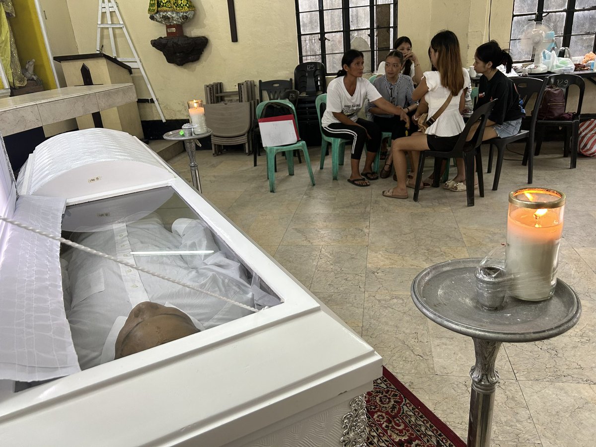 soltaule's tweet photo. Kagabi, nahagilap ako ng mga concerned citizens para itulay sa pamilya ni Eric Saber. Si Eric ay isang construction worker papauwi galing sa construction site sa pinagtatrabahuhan sa Pasay at bumaba ng Recto station. Sa isip-isip ko, bakit lagi tayong mga wala ang nag-aambagan? https://t.co/onwjbtkULO