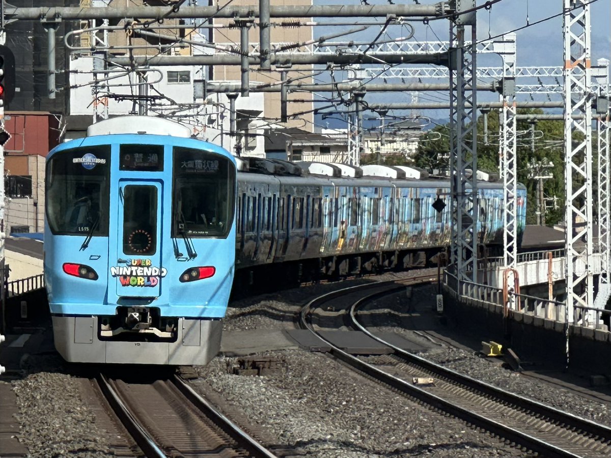 しほページ 連れと287の60周年記念号を狙いに弁天町へ 青い方は何で381と同じ塗り