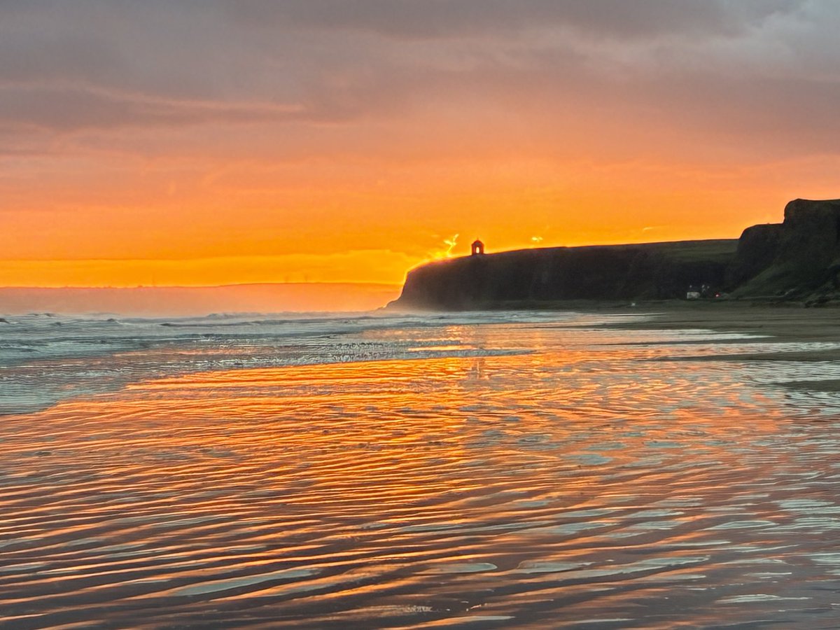 Sunrise at Benone Strand.⁦<a href="/WeatherCee/">Cecilia Daly</a>⁩ ⁦<a href="/bbcniweather/">BBC NI Weather</a>⁩ ⁦<a href="/Louise_utv/">Louise Small</a>⁩ ⁦<a href="/BBCWthrWatchers/">BBC Weather Watchers</a>⁩ ⁦<a href="/SaraONeillArt/">Sara O'Neill 🐚</a>⁩