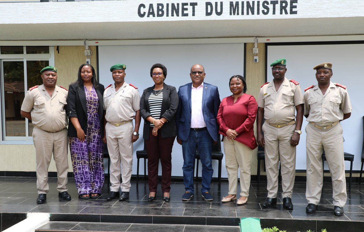 Le 25/9/25 à Bujumbura, <a href="/MdnacBi/">MDNAC Burundi</a> Mme M. Chantal Nijimbere a reçu en audience une délégation de l’UA en mission d’évaluation médicale en rapport avec les militaires burundais en Somalie. La délégation a rendu hommage au Burundi pour ses sacrifices pour la paix en Afrique.