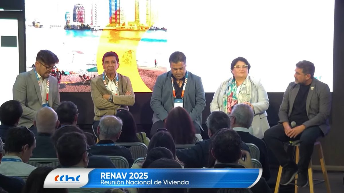 #RENAV2025 | Se desarrolla el panel “Planes de Expansión Urbana y la Construcción en la Salinidad del Territorio”, con la participación de Diego Rebolledo, SEREMI de Tarapacá; Godeliver Arriagada, jefa de Desarrollo Urbano e Infraestructura de la SEREMI Tarapacá; y Víctor