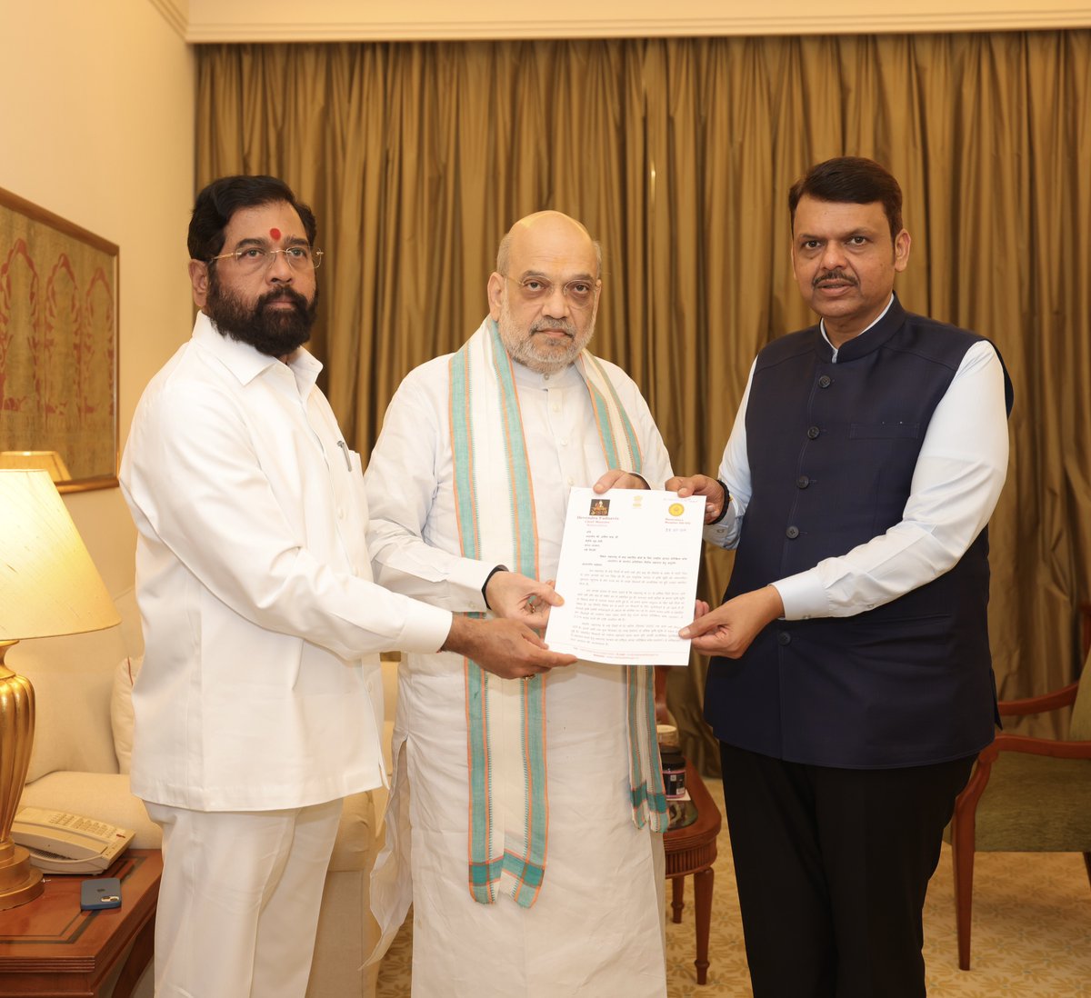 महाराष्ट्रात झालेली अतिवृष्टी आणि त्यामुळे शेतकऱ्यांचे झालेले प्रचंड नुकसान याबाबत एक सविस्तर निवेदन आज आमचे नेते, देशाचे गृहमंत्री मा. अमितभाई शाह यांना दिले. एनडीआरएफमधून भरीव मदत महाराष्ट्रातील नैसर्गिक आपत्तीग्रस्त शेतकऱ्यांसाठी देण्यात यावी, अशी मागणी या निवेदनातून करण्यात