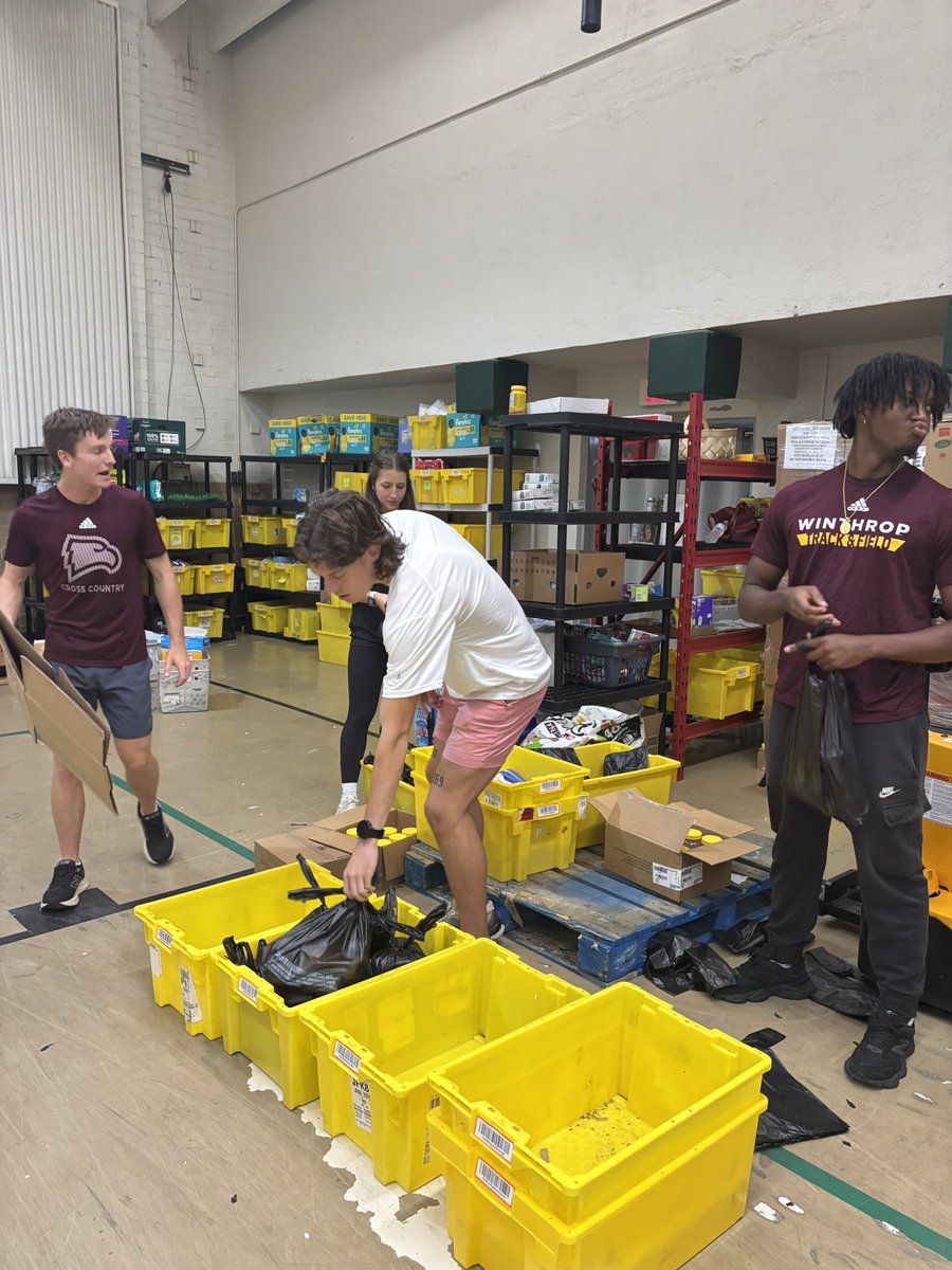 Always a great time serving our community! Alongside <a href="/Winthrop_MBB/">Winthrop Basketball</a>, we partnered with Hope of Rock Hill to help pack supplies for those in need. 

#ROCKtheHILL | #BigSouthTF