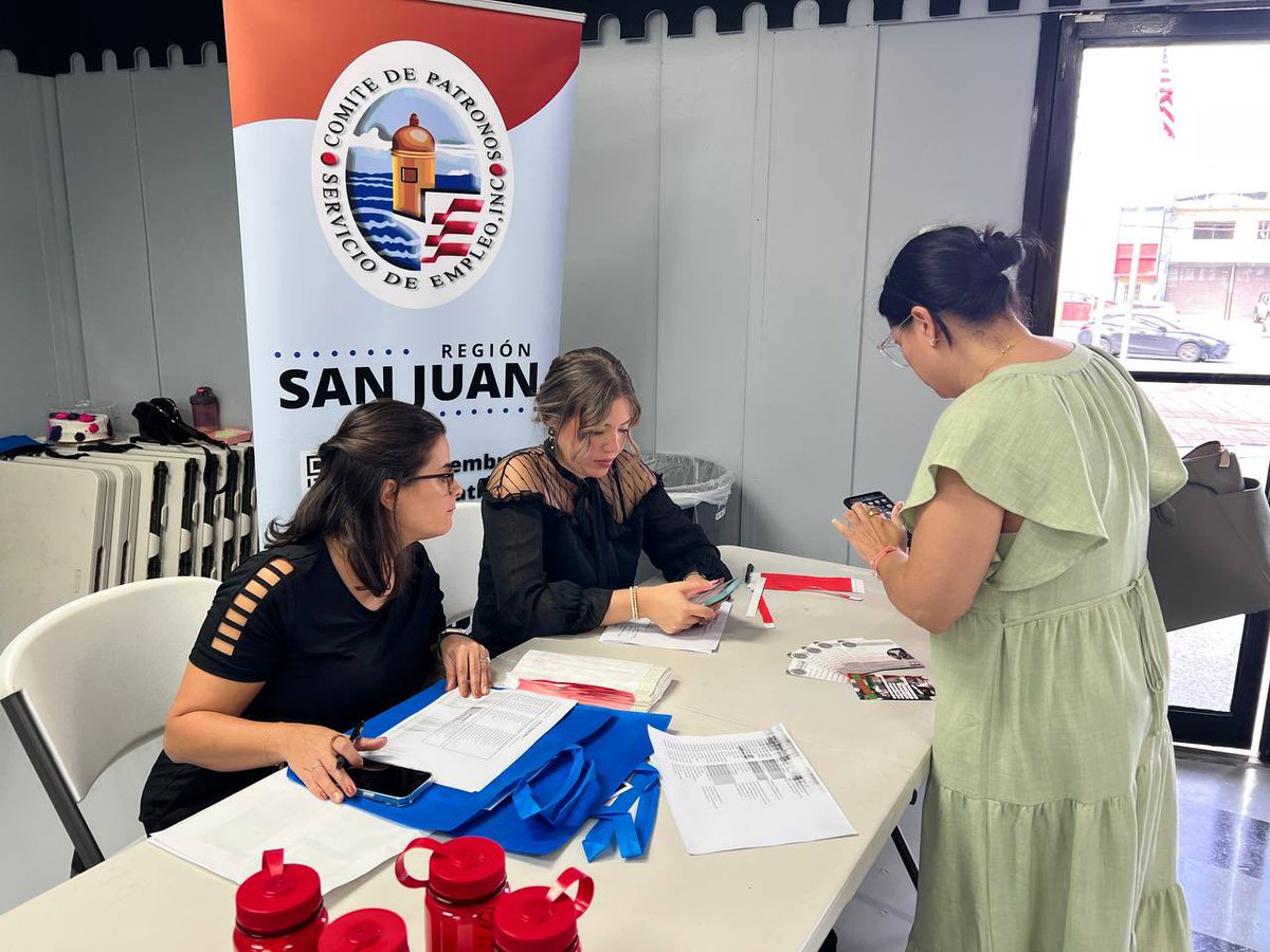 DTRHPR's tweet photo. En la Sala Santiago Iglesias Pantín recibimos al Comité de Patronos de San Juan en su seminario “Del liderazgo a la acción”. La subsecretaria Wanda I. Fontánez Ruiz presentó las iniciativas del DTRH para apoyar a patronos y crear más oportunidades laborales. #DTRH https://t.co/Hqqreqe3Ud