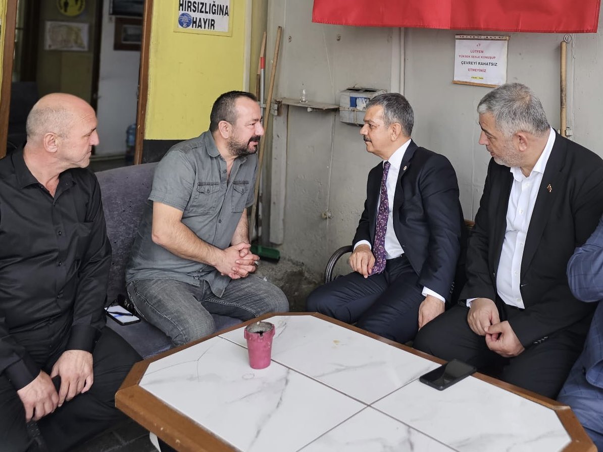 erolkeles23's tweet photo. ❝Türkiye Yüzyılı Buluşmaları ile her gönülde olmaya devam ediyoruz.❞
📍İstanbul | Kartal

Atalar Mahallesi’nde Atalar Taksi Durağı’nı ziyaret ederek şoför esnafımızla bir araya geldik, talep ve görüşlerini dinledik.

Misafirperverlikleri için teşekkür ediyor, hayırlı ve bereketli kazançlar diliyorum.

@Akparti @abuyukgumus 
#HerMahallesiyleTürkiyeYüzyılı #HepBirlikteGüçlüTürkiye
#TürkiyeYüzyılıBuluşmaları