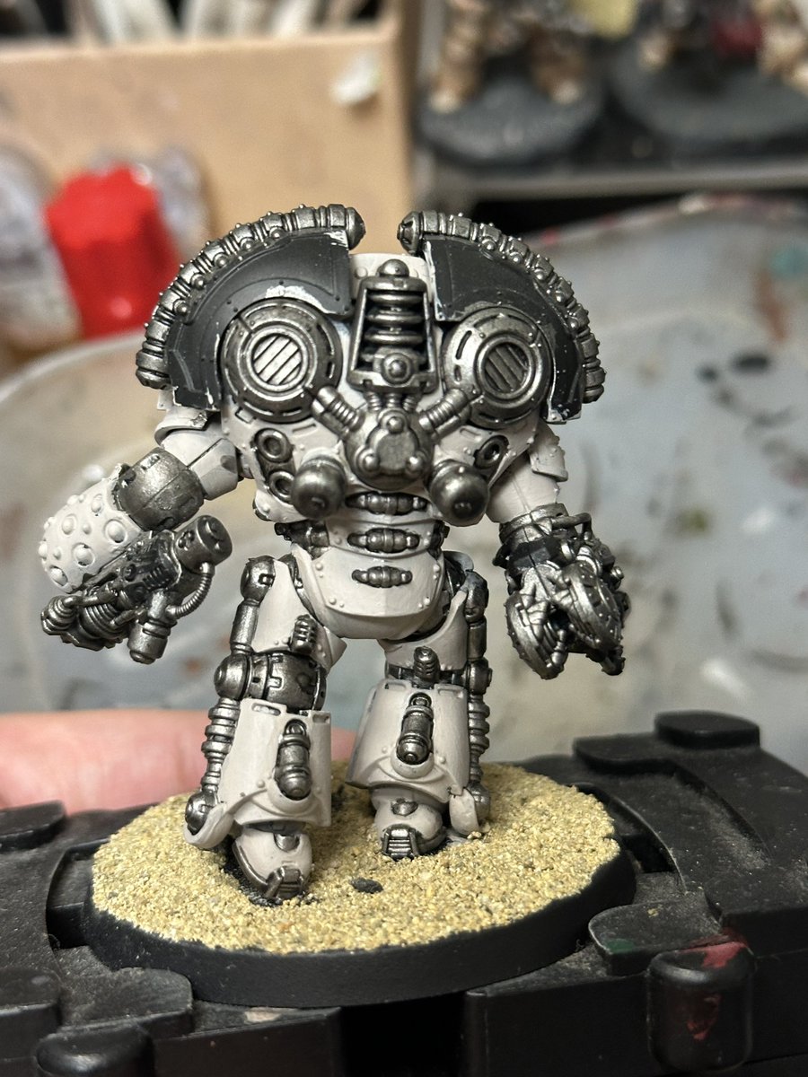 リクエストいただいたのでウェザリングしよう！編
①とりあえずいつも通りベース
②銀を塗り分けてシェイド→ドライブラシ→はみ出しレタッチ
（続く）