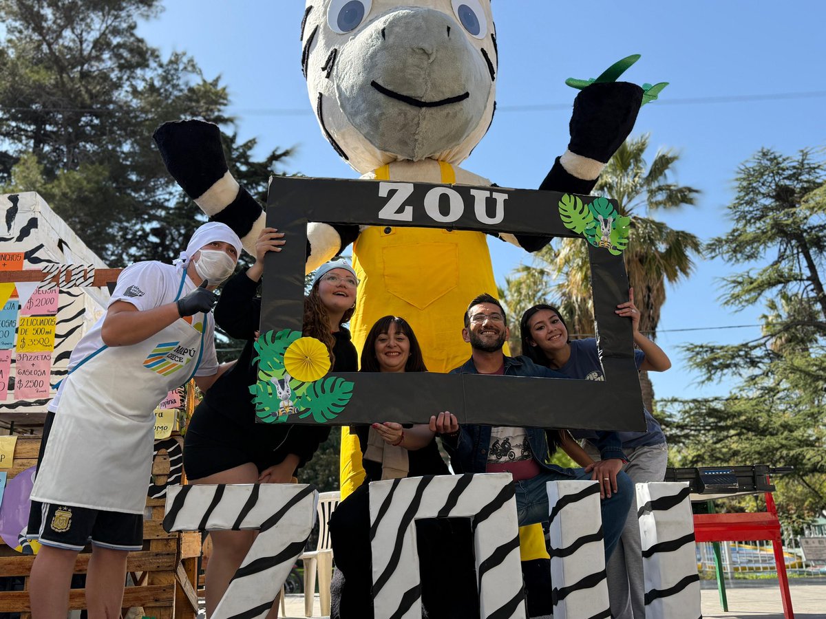 📸✨ ¡𝗞𝗶𝗼𝘀𝗰𝗼𝘀 𝗱𝗲 𝗠𝗮𝗶𝗽𝘂́!

La muestra se vive en la Plaza 12 de Febrero en el marco de la Semana del Estudiante 🎉.

Un espacio para reencontrarnos con nuestra historia, disfrutar en comunidad y celebrarlo  JuntoAVos🤝❤️

#JuntoAVos