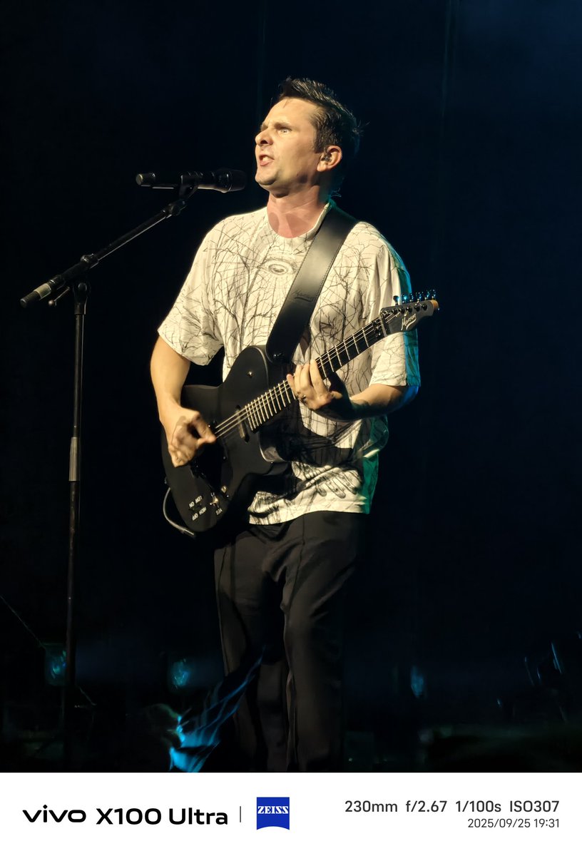 goos178's tweet photo. 8年ぶりのミューズ!!
#muse
#matthewbellamy
#christopherwolstenholme
#dominichoward https://t.co/DcnNJiRYa6